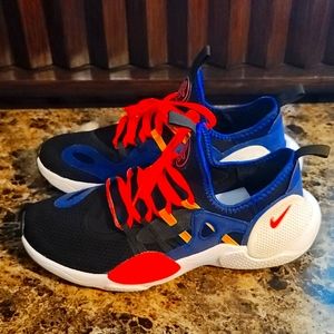 NIKE HUARACHE EDGE TNIFL SIZE 7Y BLACK